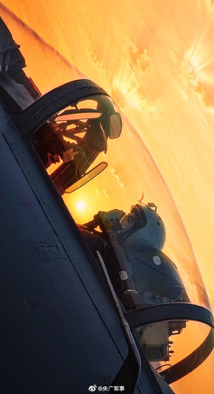 ��Ӫ��Ӳ����̧ͷ