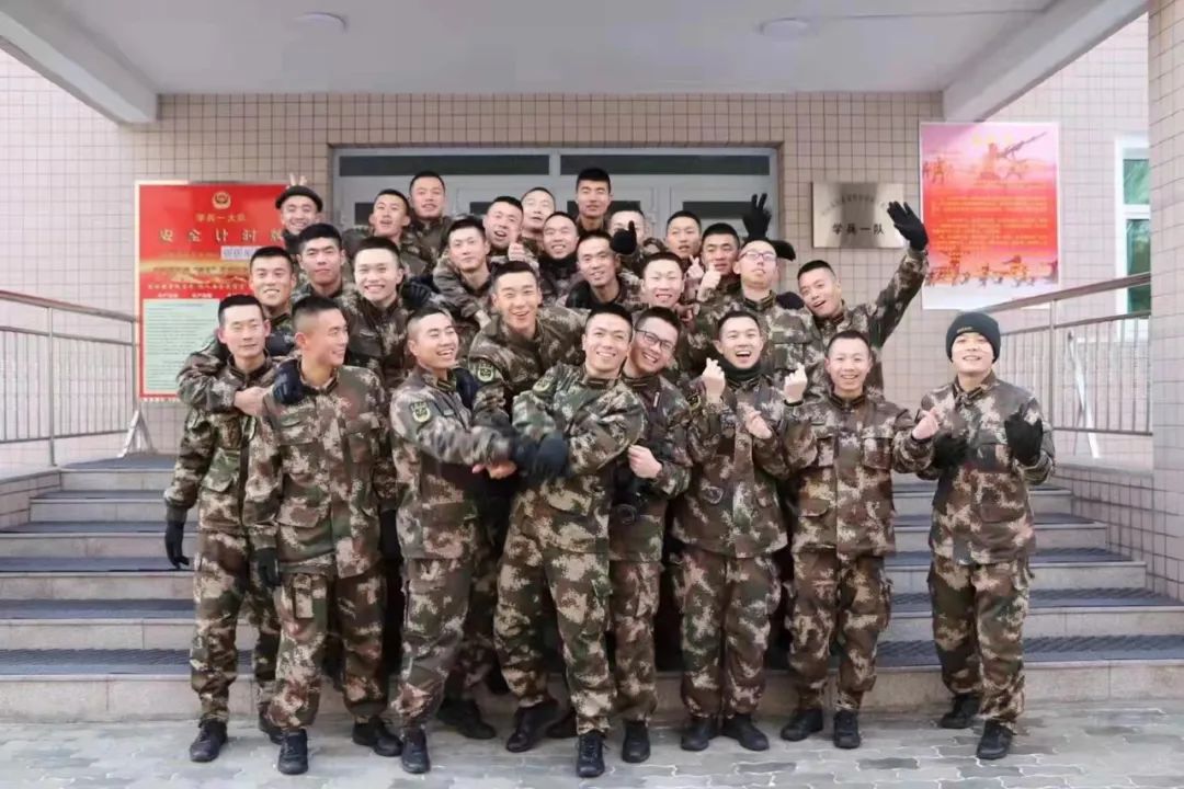 朗吧丨军校的模样