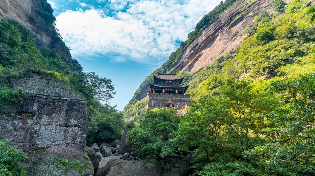 花开天府 安逸四川｜游蜀道登雄关，春意渐浓访剑阁