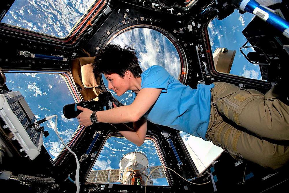 《成为一颗星》：意大利首位女宇航员的“太空随笔”