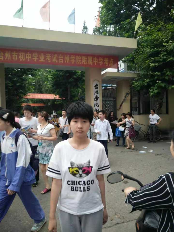 再见,金彤!抬头望向星空的时候,我们会想起你