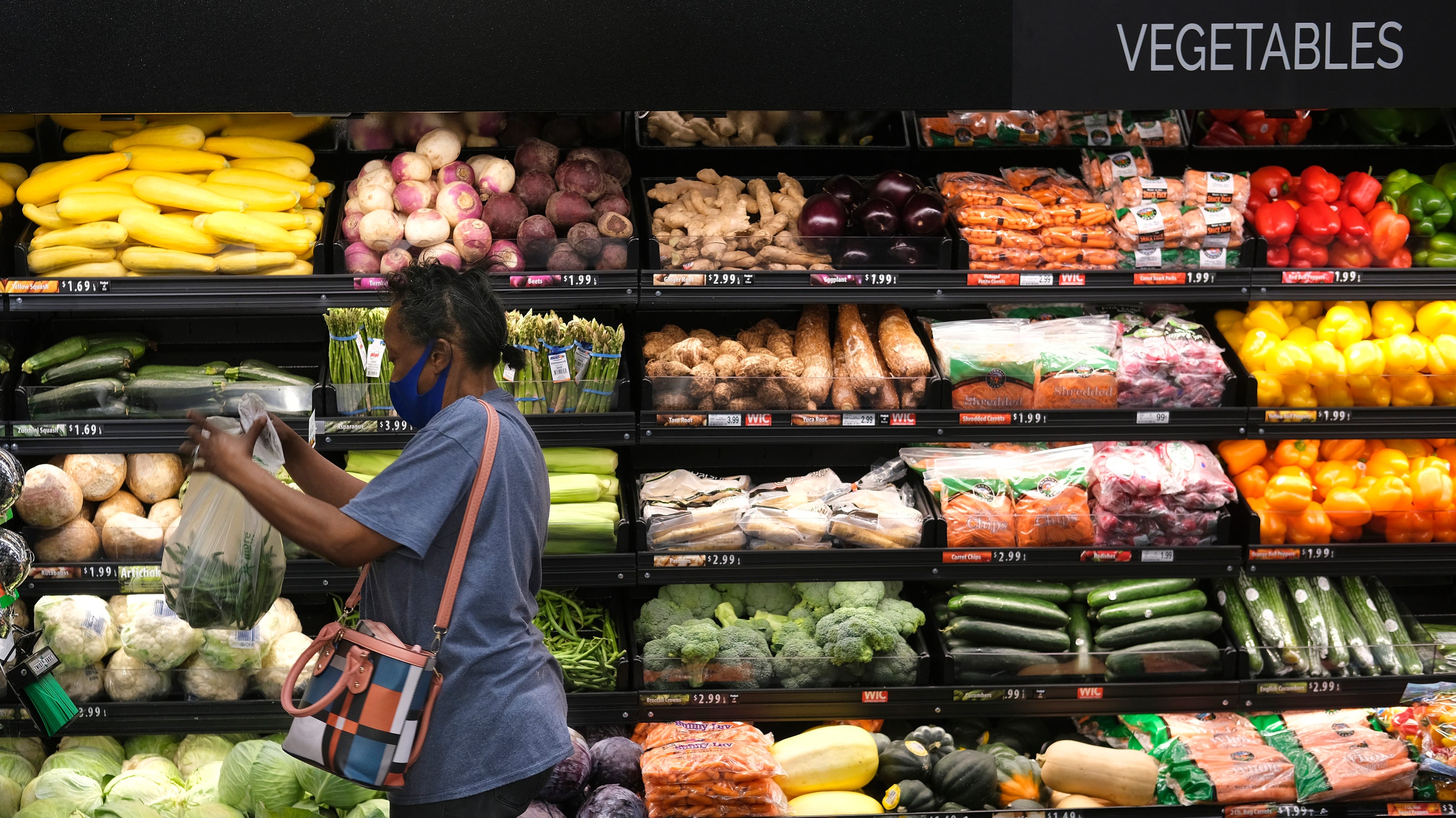 通胀再创新高！油价太贵，美国人赶去墨西哥排队加油