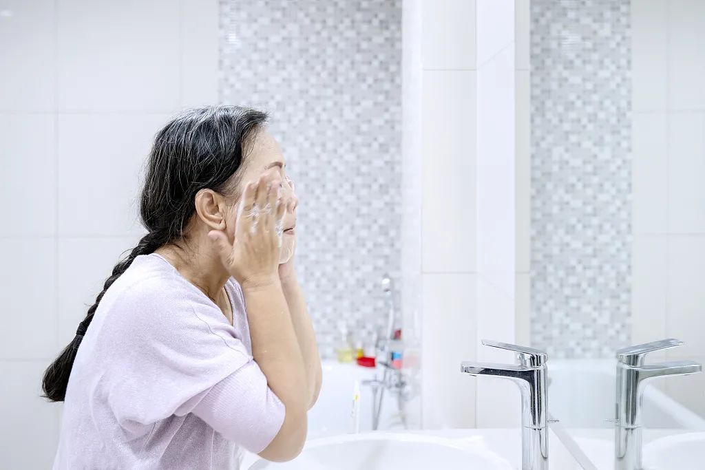 天天在洗脸的你会洗吗？这3个错误洗脸方法停停吧