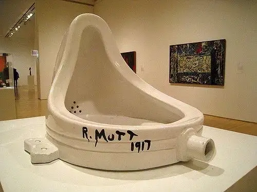 一款「山东酒桌」魔幻现实游戏，让这个00后制作人的微信被加爆了