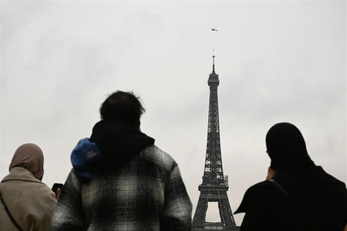 埃菲尔铁塔多高(巴黎埃菲尔铁塔长高了，高度达到330米)