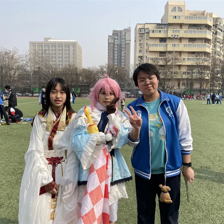 北京市第十八中學(xué)舉行校園愛心義賣活動(dòng)(圖12)