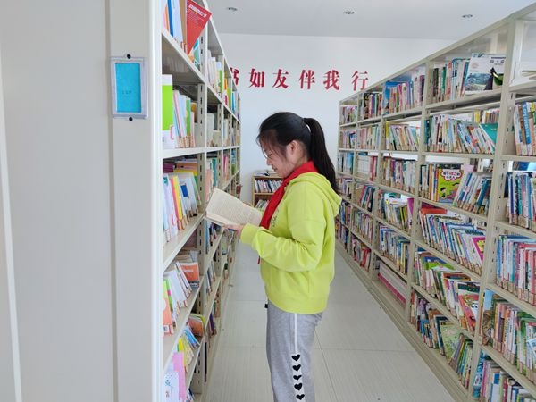 长兴县吴山小学：寻找最美阅读瞬间(图1)