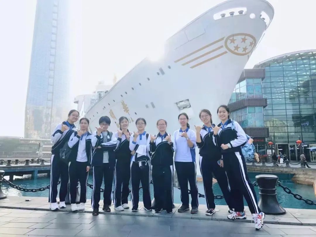 LOOK |“你穿校服的样子真好看”