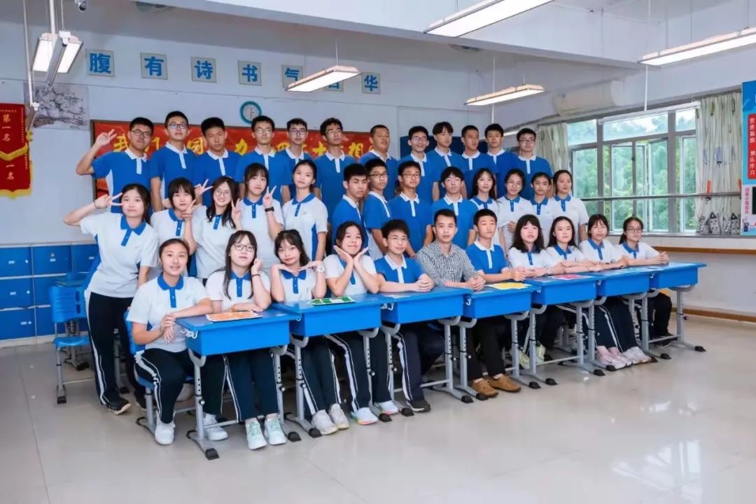 LOOK |“你穿校服的样子真好看”