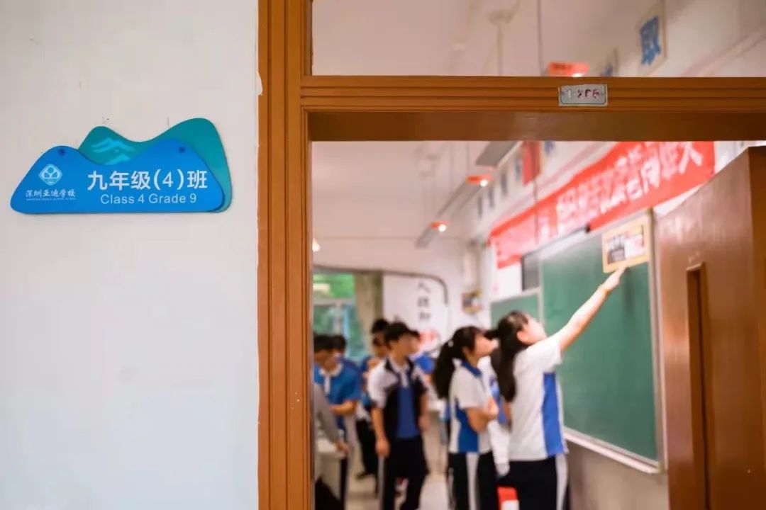 LOOK |“你穿校服的样子真好看”