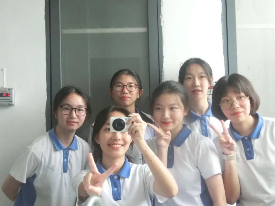 LOOK |“你穿校服的样子真好看”