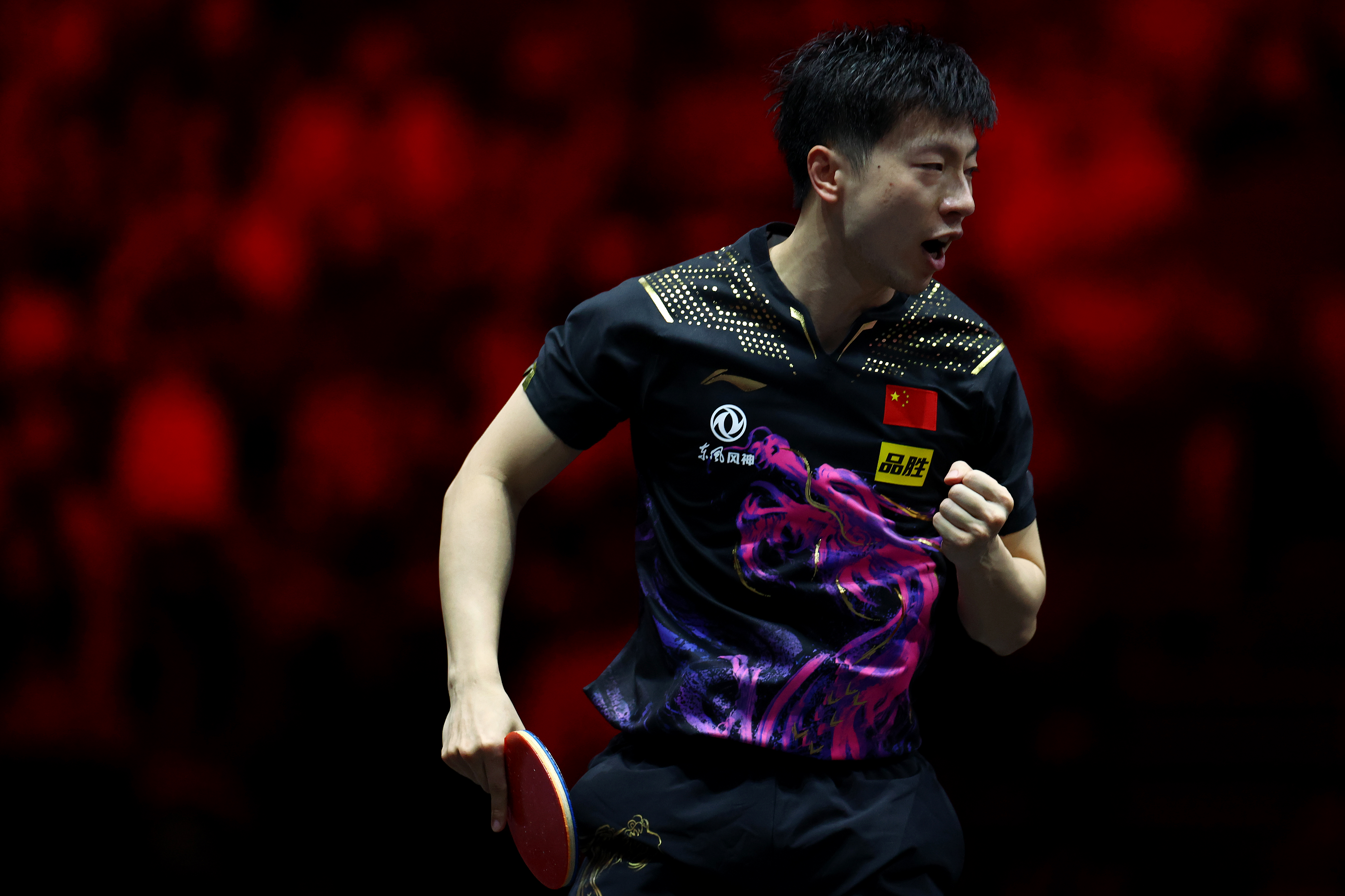 北京时间3月20日,wtt新加坡大满贯男单决赛,樊振东4比3险胜马龙,继世