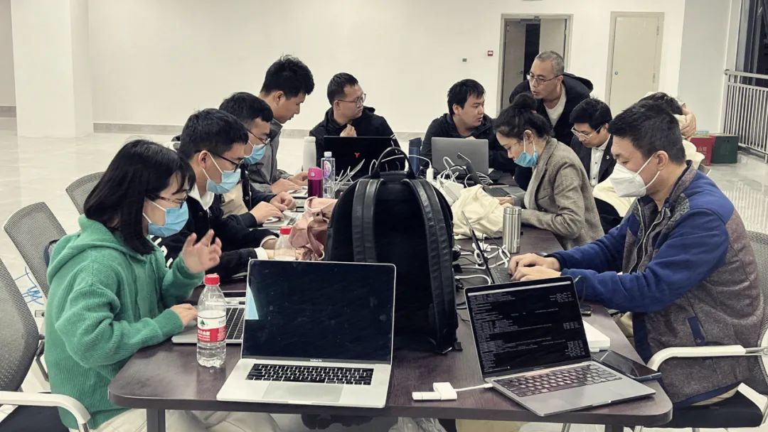 人工智能，正在渗入齿轮、火苗与刀锋