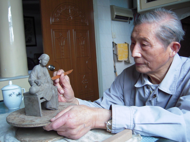 “抟粉范泥夺化工”，苏州泥塑中的戏文与民俗