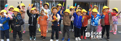 云南师范大学附属俊发城幼儿园两个主题活动教孩子护林节水