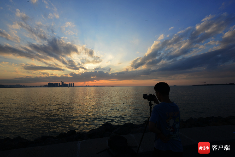 日落海口(原创组图丨海口湾成赏落日景观网红打卡地)