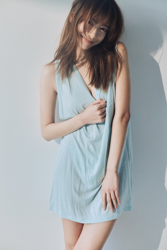 秀色女神甜美外表下巨大能量的星岛沙也加美图赏