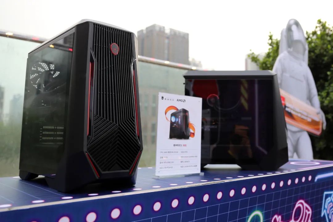 雷神携手 AMD 召开新品推介会：双龙逐技，竞由芯生