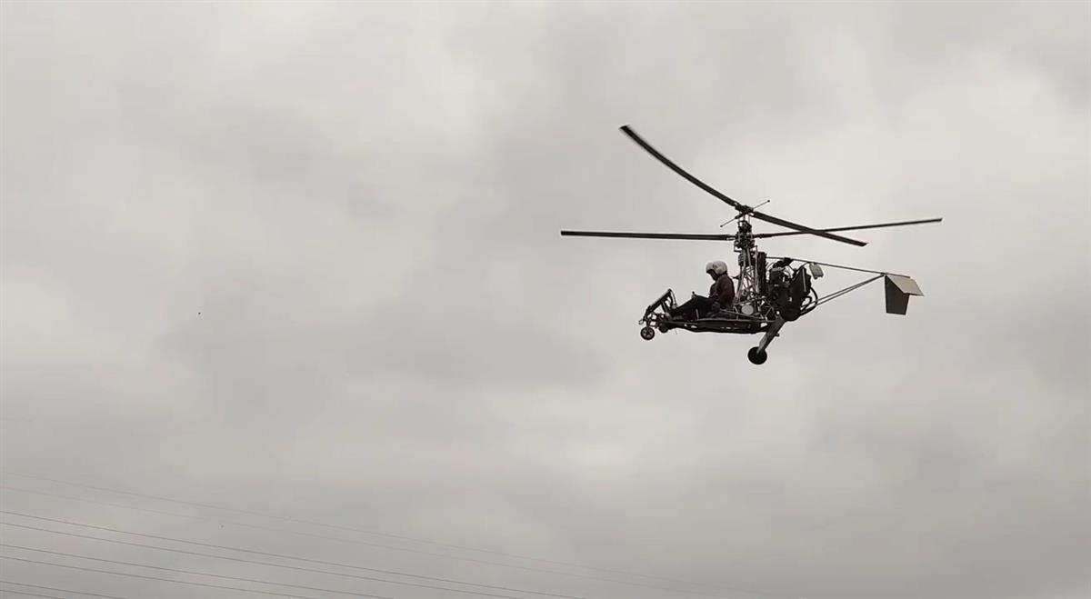 A man in Jiangsu made 4 small manned planes in ten years, and the test flight alerted the police