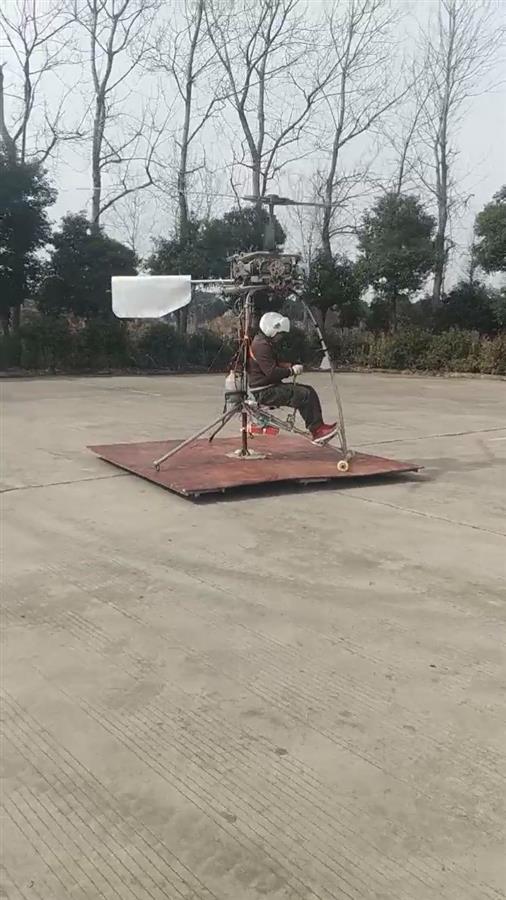 A man in Jiangsu made 4 small manned planes in ten years, and the test flight alerted the police