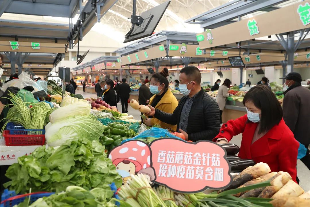 苏州张家港：农贸市场“土味”标语让防疫宣传入脑入心