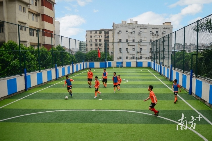 广州蒋光鼐纪念小学鼓励校内“人人会打篮球”(图3)