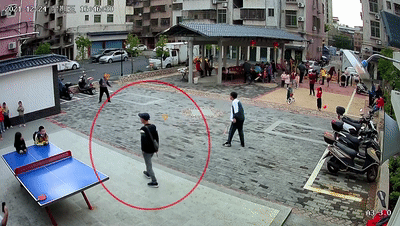 公共场所对5岁女童甩巴掌、拖拽还让其下跪，这个男人一审判了