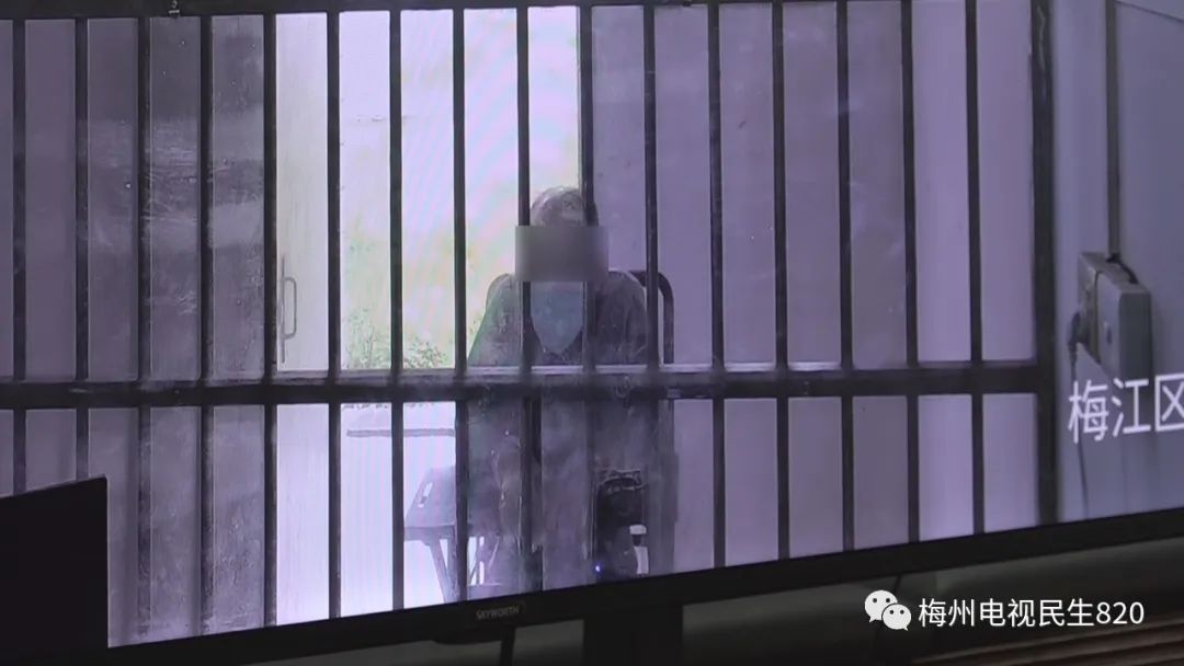 公共场所对5岁女童甩巴掌、拖拽还让其下跪，这个男人一审判了