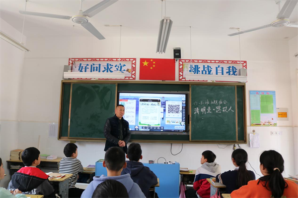 网上祭英烈 祖国在我心