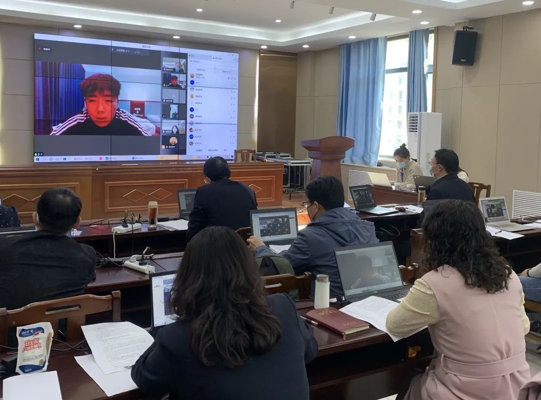 “各位老师好！很高兴能够通过初试进入复试环节！”