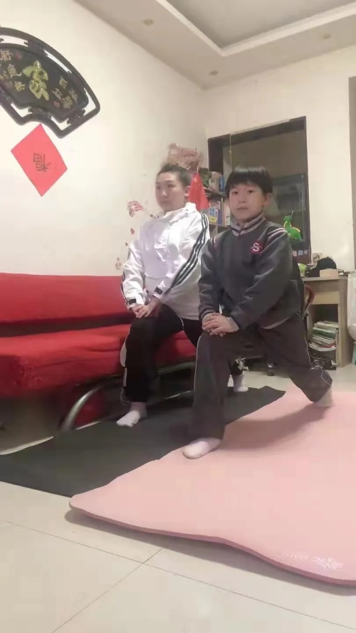 沈陽市實驗學(xué)校旭東小學(xué)居家體育鍛煉掠影(圖23) 沈陽市實驗學(xué)校旭東小學(xué)居家體育鍛煉掠影(圖23)