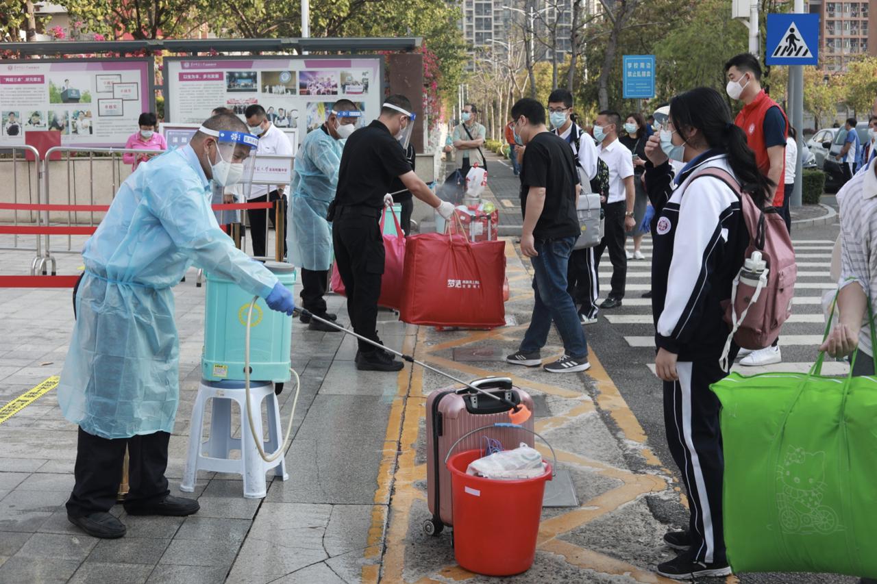 華中師范大學(xué)龍崗附屬中學(xué)“同學(xué)們歡迎回家！”(圖2)