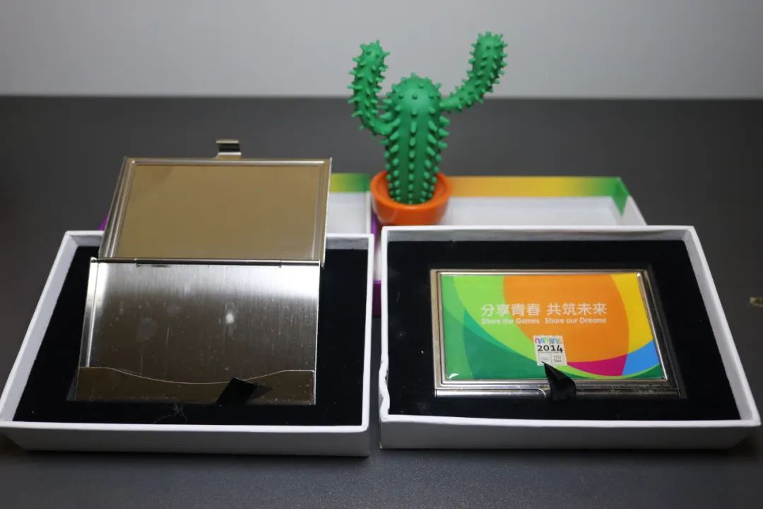 【存货限时抢购】2014年南京青奥会纪念名片盒，快来带着它吧~