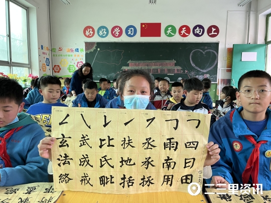 延安育才红军小学让枯燥的书法课堂生动起来(图7)