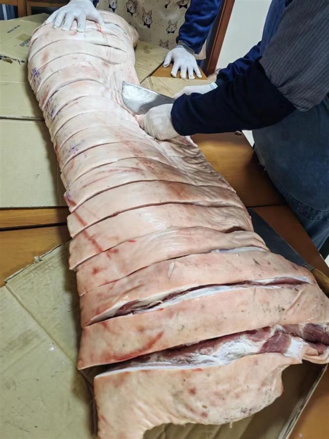 上海解剖学教授挥刀分猪肉，儿子：团购的天花板