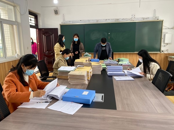 卢店镇中心小学东校区:教学视导夯实常规(图1)