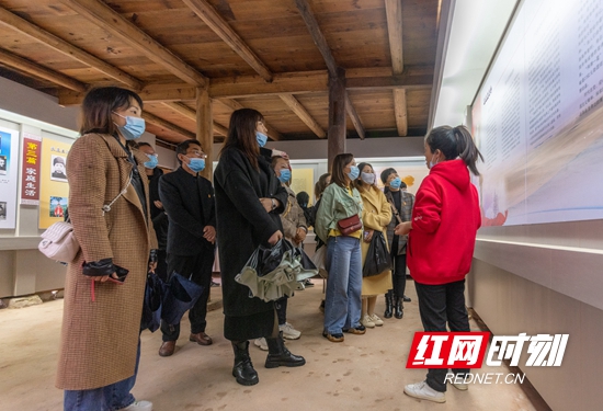 武陵源區(qū)索溪中心學(xué)校:參觀陳能寬故居(圖1) 武陵源區(qū)索溪中心學(xué)校:參觀陳能寬故居(圖1)