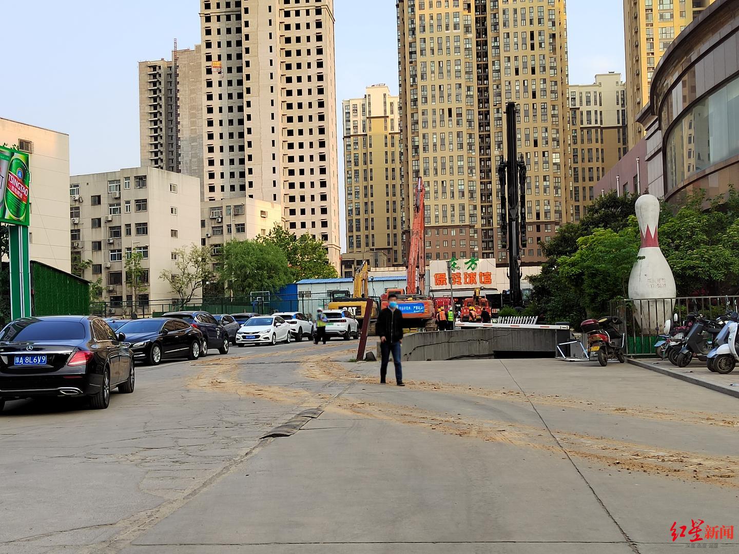 郑州金水区五洲温泉游泳馆发生坍塌事故致3死9伤，事发时还有人在游泳