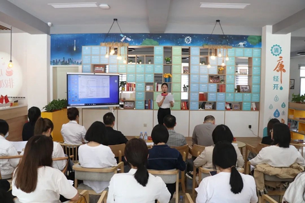 德陽經開區舉行第二屆“青年朗讀者”暨建團100周年主題活動