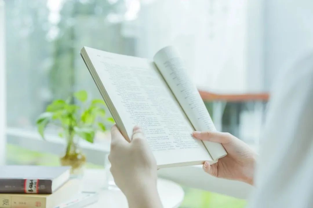 世界读书日 | 十六首诗，给你十六个读书的理由！