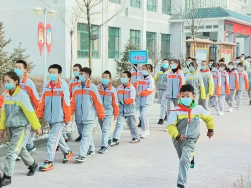 为什么要举办中小学足球比赛(“足”梦绿茵向未来——凉州区第一届中小学校园足球联赛精彩纷呈)