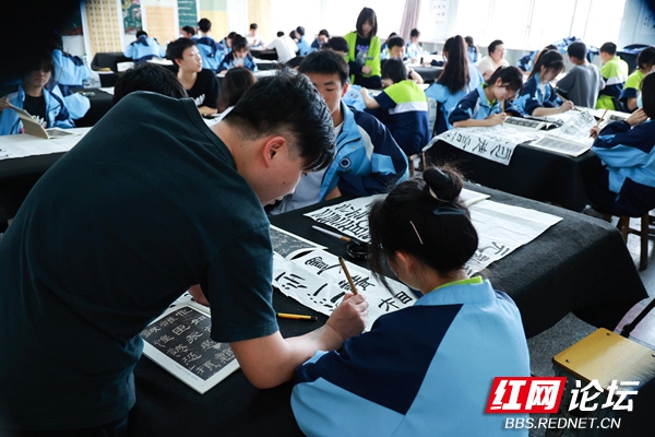 麻陽縣民族中學(xué)生活真豐富多彩(圖7) 麻陽縣民族中學(xué)生活真豐富多彩(圖7)