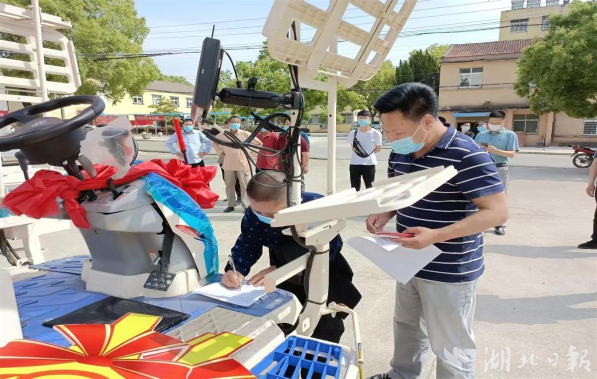沙洋殘疾農(nóng)民享受“零首付”購農(nóng)機(jī)