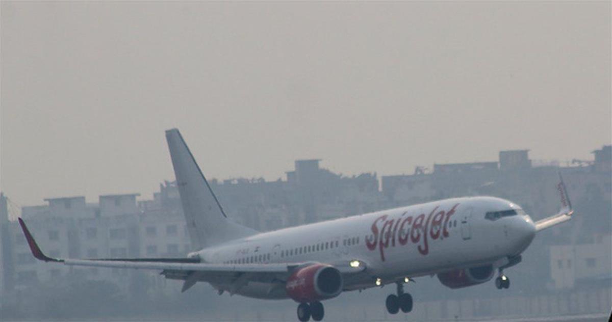 印度一架波音737降落时突发故障，致17人重伤