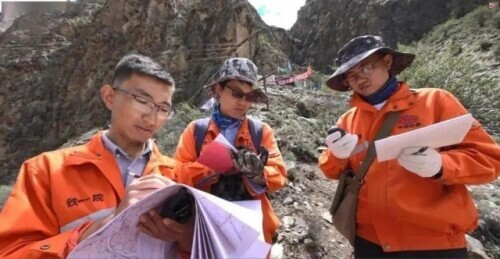 带着患病母亲上大学,毕业当老师把爱传递给更多的孩子……他们的青春闪闪发光