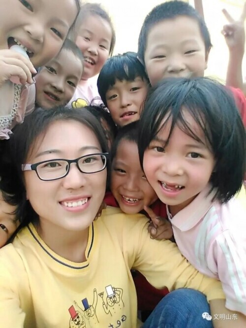 带着患病母亲上大学,毕业当老师把爱传递给更多的孩子……他们的青春闪闪发光