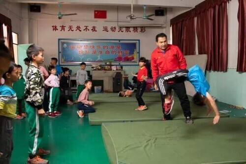 带着患病母亲上大学,毕业当老师把爱传递给更多的孩子……他们的青春闪闪发光