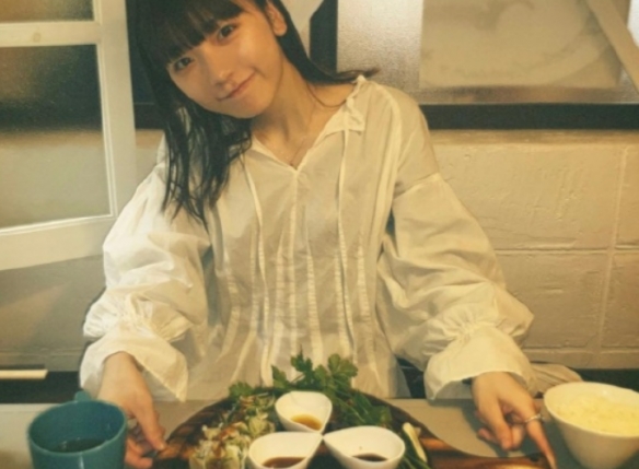 清新笑容很动人！气质空灵偶像少女船井美玖美照赏