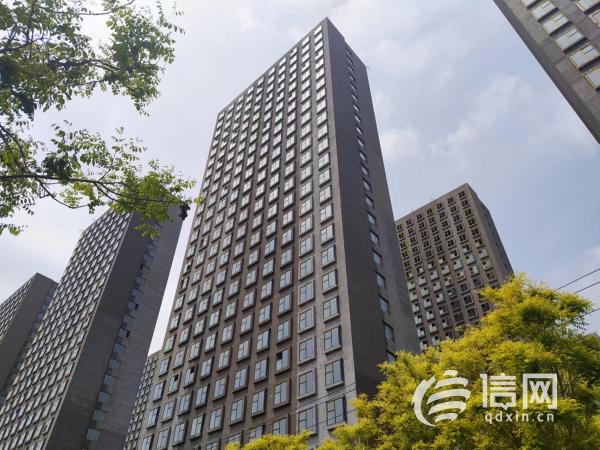 天天3·15丨青岛即墨华航山海湖项目“暂时停工”，业主置疑能否按期交房