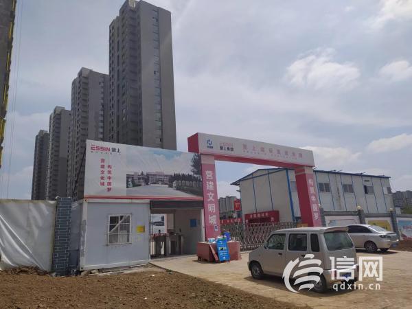 天天3·15丨青岛即墨华航山海湖项目“暂时停工”，业主置疑能否按期交房